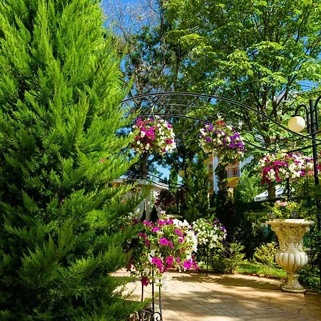 Sweet Homes * Slantchev Briag